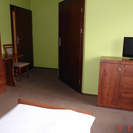 Pokoje Hotelowe Wiktoria โกจัลโควิเซ-เซดรอย ภายนอก รูปภาพ